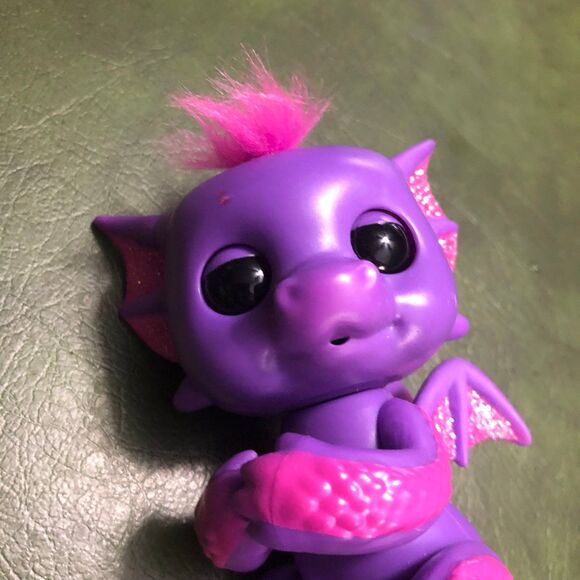 2017 Interactive Fingerling Baby Dragon, Purple w/Pink Glitter, eyes move & Coos - Picture 6 of 8
